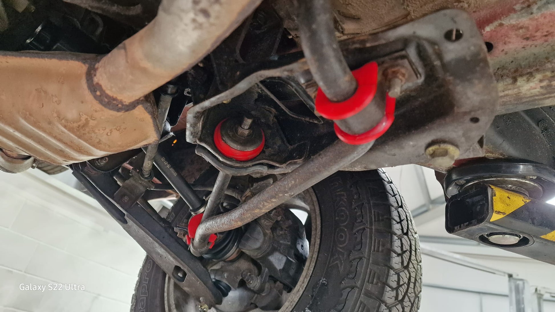Photo may not depict the exact bushing set. See description for details